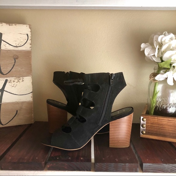 Tie-up peep toe booties/heals! - Picture 3 of 3
